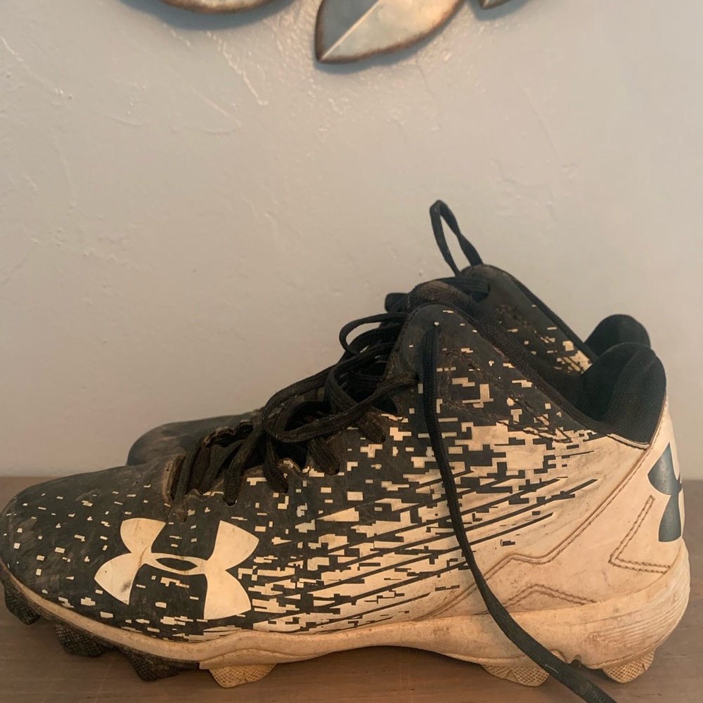 Boys Under Amour cleats 6.5